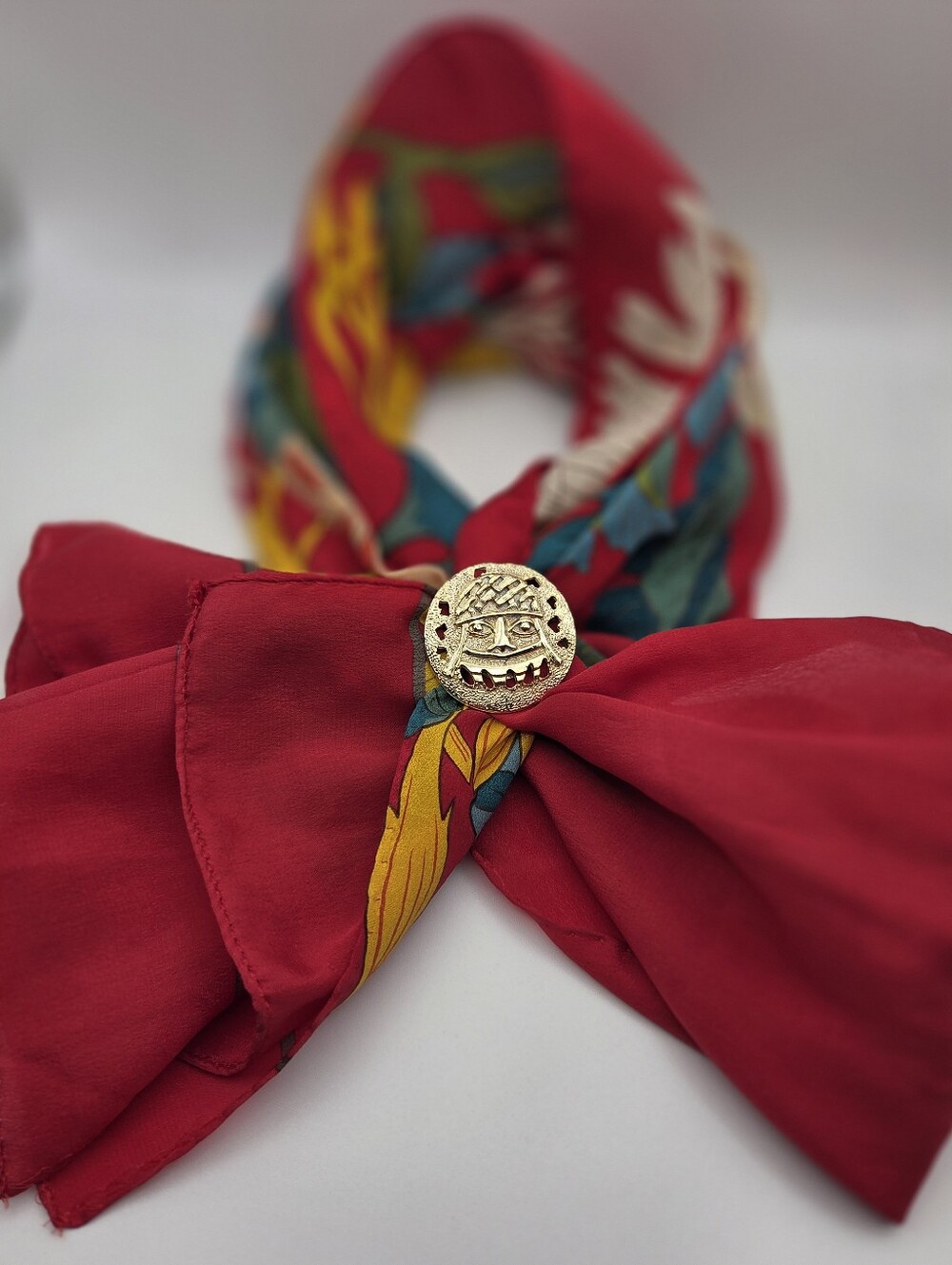 Vintage Gold Tone Tribal Design Scarf Clip
